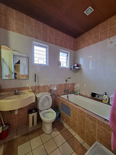 Rumah Berkembar untuk Dijual di Shah Alam (Selangor) - Ethan Swe - Bathroom - PropertyGuru.com.my