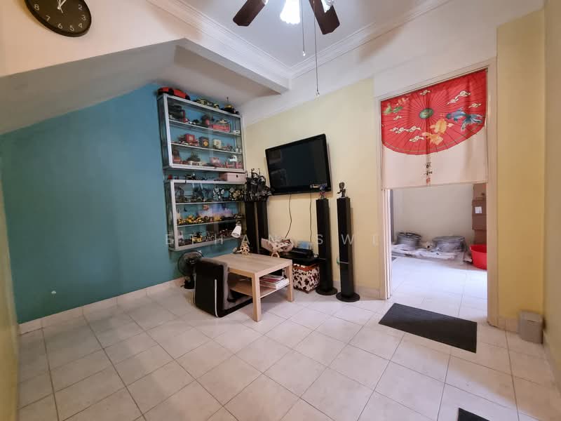 Rumah Berkembar untuk Dijual di Shah Alam (Selangor) - Ethan Swe - Living Room - PropertyGuru.com.my