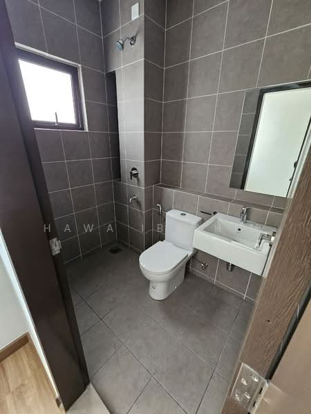 Rumah Teres 2 Tingkat untuk Disewa di Dengkil (Selangor) - Hawa Ibrahim - Bathroom - PropertyGuru.com.my