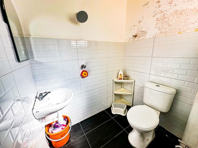 2-storey Terraced House for Sale in Balakong (Selangor) - Maizura binti Mohd Darus - Bathroom - PropertyGuru.com.my