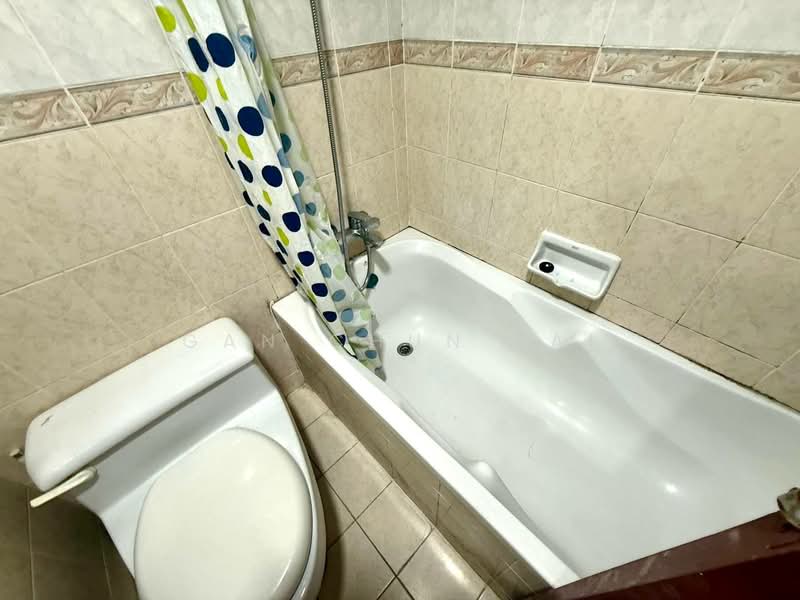Condominium for Rent at Gold Coast Resort Condominium - Gan Chun Kai - Bathroom - PropertyGuru.com.my