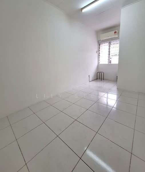 2-storey Terraced House for Sale in Taman Bukit Serdang (Seri Kembangan) - Lily Siow - Bedroom - PropertyGuru.com.my