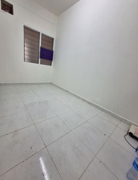 2-storey Terraced House for Sale in Taman Bukit Serdang (Seri Kembangan) - Lily Siow - Ground Floor Room - PropertyGuru.com.my