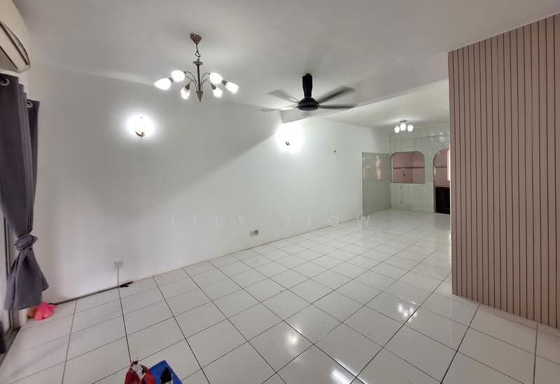 2-storey Terraced House for Sale in Taman Bukit Serdang (Seri Kembangan) - Lily Siow - Living Room - PropertyGuru.com.my