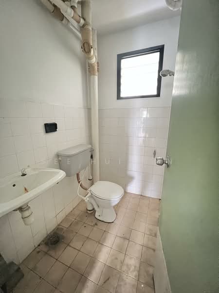 3-storey Terraced House for Sale in Bukit Idaman (Selayang) - See Hui Tan - Bathroom - PropertyGuru.com.my
