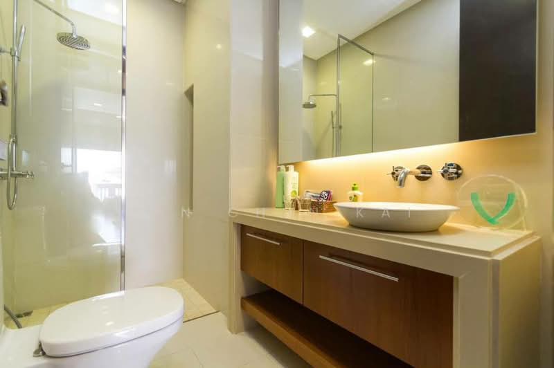 Servis Apartment untuk Disewa di Straits Quay (The Suites at Waterside) - Gan Chun Kai - Bathroom - PropertyGuru.com.my