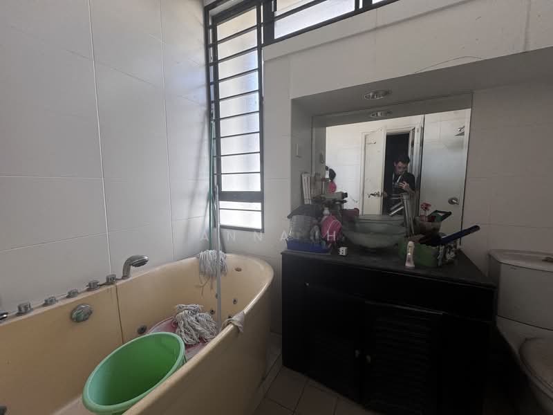 3-storey Terraced House for Sale in Taman Esplanad (Bukit Jalil) - Anna H - Bathroom - PropertyGuru.com.my