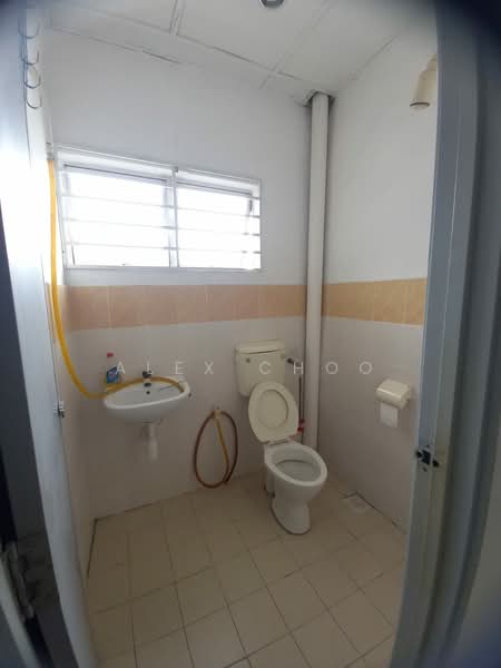 2-storey Terraced House for Sale in Bandar Putra Permai (Seri Kembangan) - Alex Choo - Bathroom - PropertyGuru.com.my