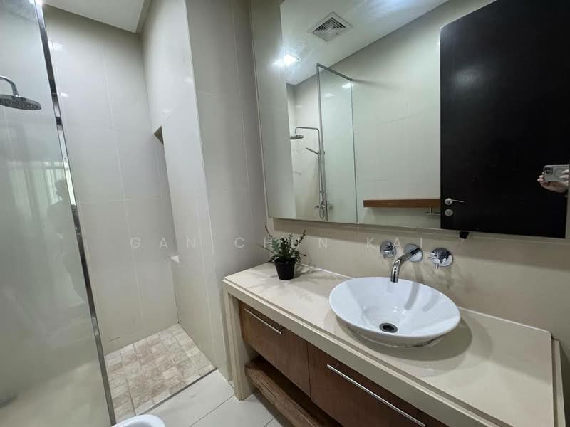 Servis Apartment untuk Disewa di Straits Quay (The Suites at Waterside) - Gan Chun Kai - Bathroom - PropertyGuru.com.my