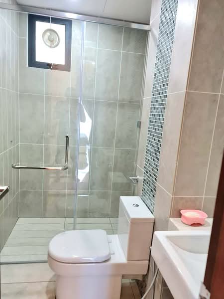 Kondominium untuk Disewa di Queens Residences Q1 @ Queens Waterfront - Pamela Yeap - Bathroom - PropertyGuru.com.my