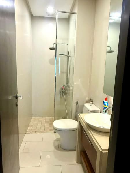 Servis Apartment untuk Disewa di Straits Quay (The Suites at Waterside) - Gan Chun Kai - Bathroom - PropertyGuru.com.my