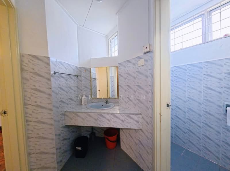 2-storey Terraced House for Sale in Bandar Utama 4 (Bandar Utama) - Amy Tan - Bathroom - PropertyGuru.com.my