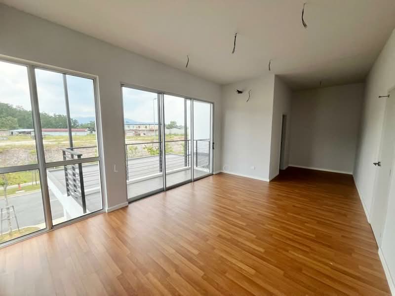 2-storey Terraced House for Sale in Tamansari (Rawang) - Leon Wong - Living Room - PropertyGuru.com.my