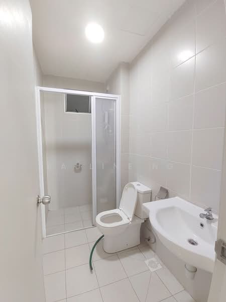 Service Residence for Sale at Meridin Bayvue @ Sierra Perdana - Pauline Ng - Bathroom - PropertyGuru.com.my