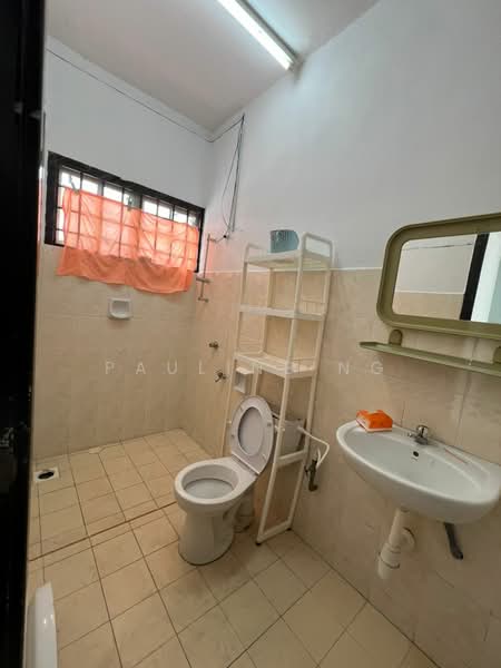Rumah Teres 2 Tingkat untuk Disewa di Bandar Putra (Kulai) - Pauline Ng - Bathroom - PropertyGuru.com.my