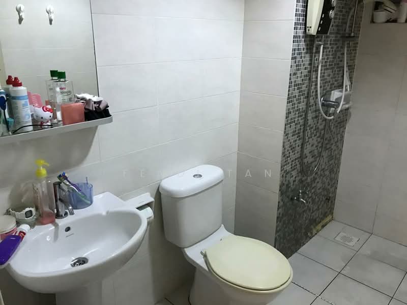 Pangsapuri untuk Dijual di Avilla Apartments - Fendi tan - Bathroom - PropertyGuru.com.my