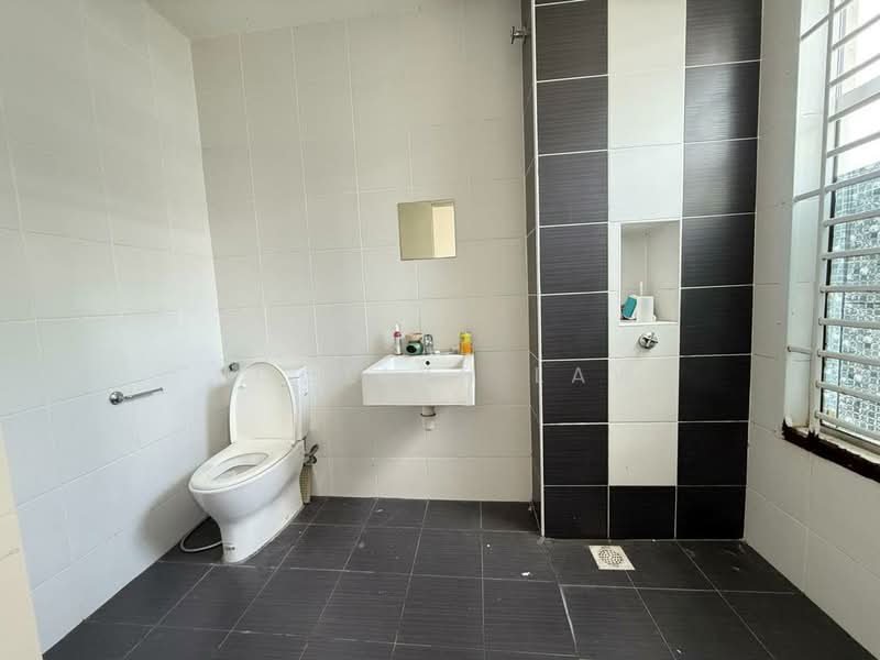 2-storey Terraced House for Sale in Bandar Seri Alam (Masai) - Jocelyn Law - Bathroom - PropertyGuru.com.my
