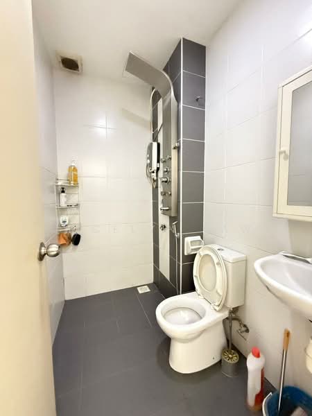 2-storey Terraced House for Sale in Bandar Seri Alam (Masai) - Jocelyn Law - Bathroom - PropertyGuru.com.my