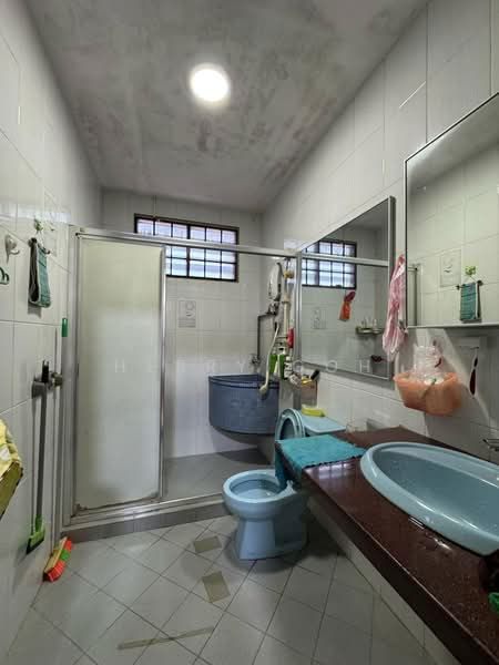 Rumah Teres 2 Tingkat untuk Dijual di Taman Johor Jaya (Johor Bahru) - Herry Goh - Bathroom - PropertyGuru.com.my
