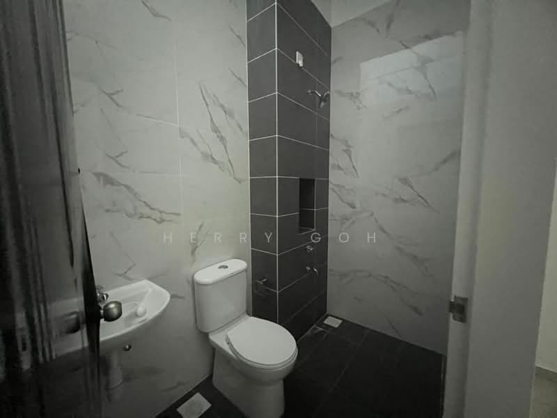 Semi-Detached House for Sale in Bandar Putra (Kulai) - Herry Goh - Bathroom - PropertyGuru.com.my
