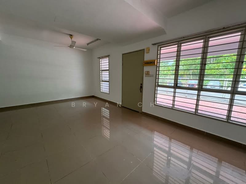 Rumah Teres 2 Tingkat untuk Dijual di Taman Saga Emas (Kajang) - Bryan Cho - Living Room - PropertyGuru.com.my