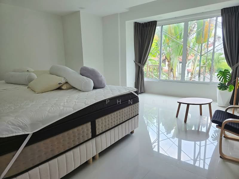 For Sale - Miami Green