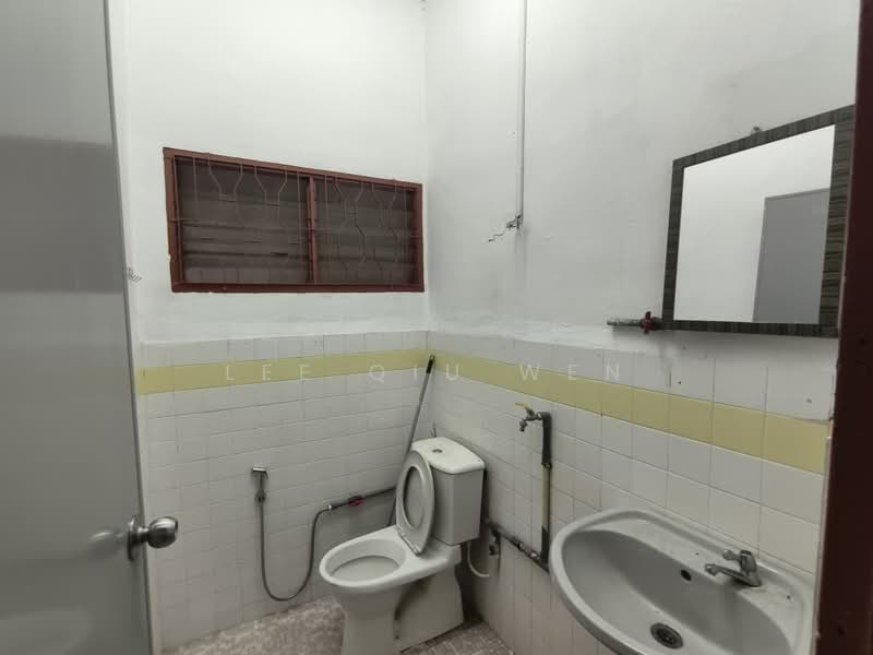 Rumah Banglo untuk Disewa di Taman Melodies (Johor Bahru) - Lee Qiu Wen - Bathroom - PropertyGuru.com.my