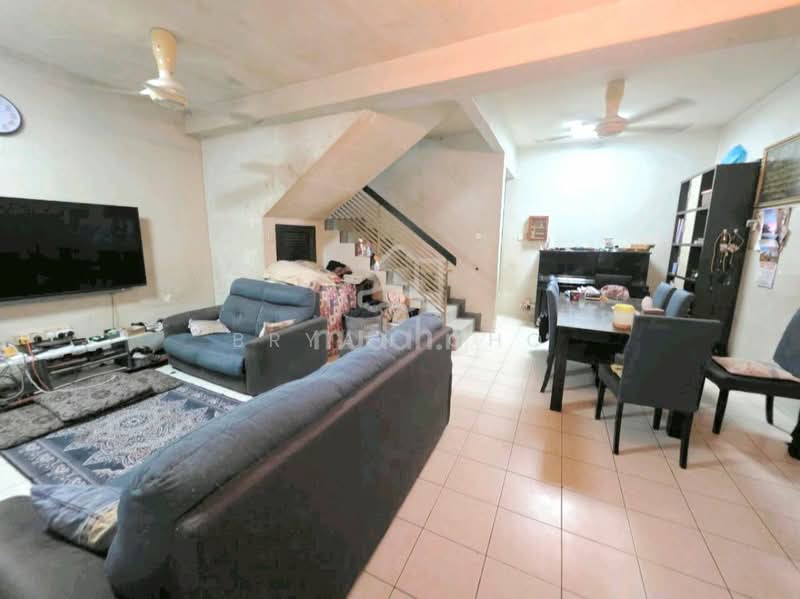 Rumah Teres 2 Tingkat untuk Dijual di Taman Puncak Jalil (Seri Kembangan) - Bryan Cho - Living Room - PropertyGuru.com.my