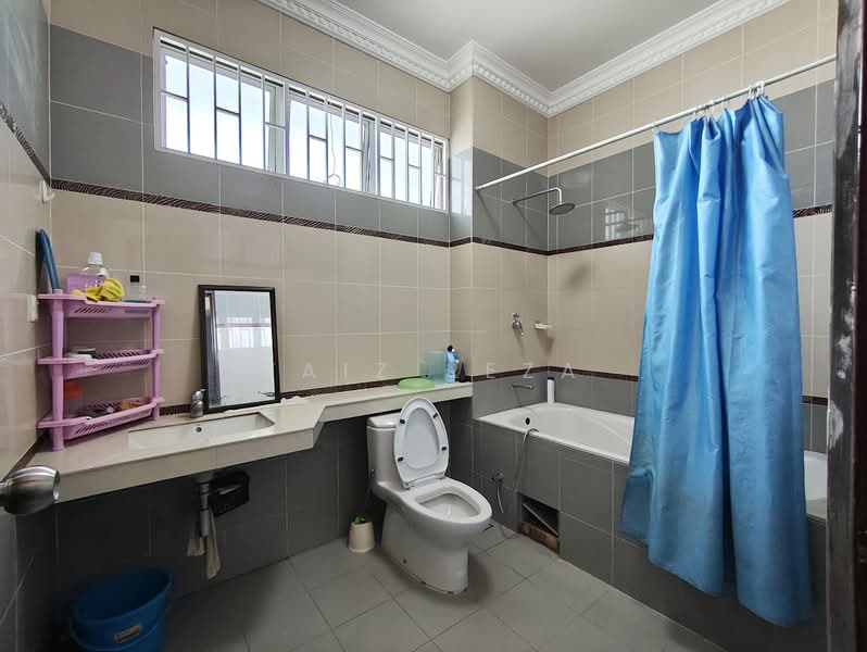 Bungalow for Sale in Seksyen 3 (Bangi) - FAIZ REZA - Bathroom - PropertyGuru.com.my