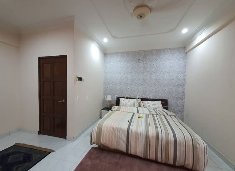 Condominium for Sale at South City (Perdana Selatan) Block C - JK Leong - Bedroom - PropertyGuru.com.my