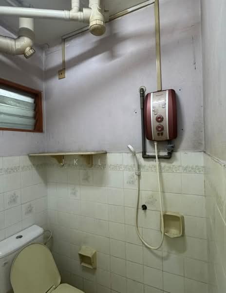 Apartment for Sale at Sri Intan 1 - JK Leong - Bathroom - PropertyGuru.com.my