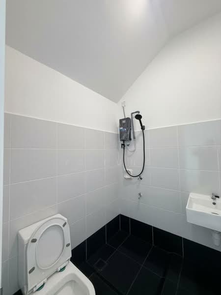 Rumah Teres 2 Tingkat untuk Disewa di Kota Masai (Pasir Gudang) - YC Fung - Bathroom - PropertyGuru.com.my