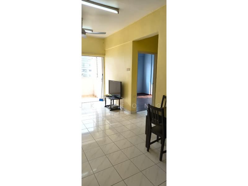 Pangsapuri untuk Dijual di Taman Pusat Kepong - JK Leong - Living Room - PropertyGuru.com.my