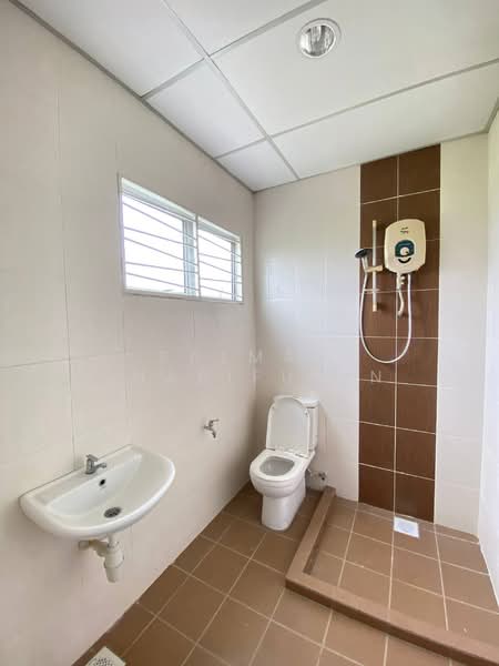 3-storey Terraced House for Sale in Kajang (Selangor) - Salman Sharifudin - Bathroom - PropertyGuru.com.my