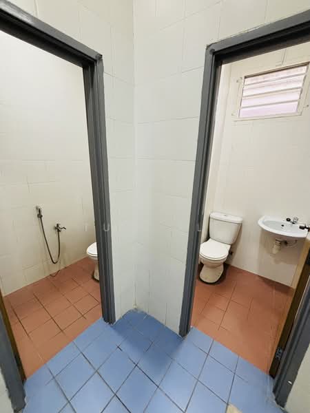 Shop / Office for Rent in Seksyen 15 (Shah Alam) - Fuad Ali - Bathroom - PropertyGuru.com.my