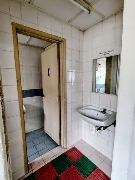 Kedai / Pejabat untuk Disewa di Subang Jaya (Selangor) - Celia Tan - Bathroom - PropertyGuru.com.my