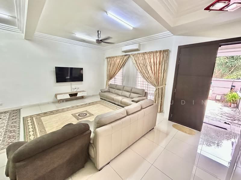 Rumah Teres 2 Tingkat untuk Dijual di Shah Alam (Selangor) - Salman Sharifudin - Living Room - PropertyGuru.com.my