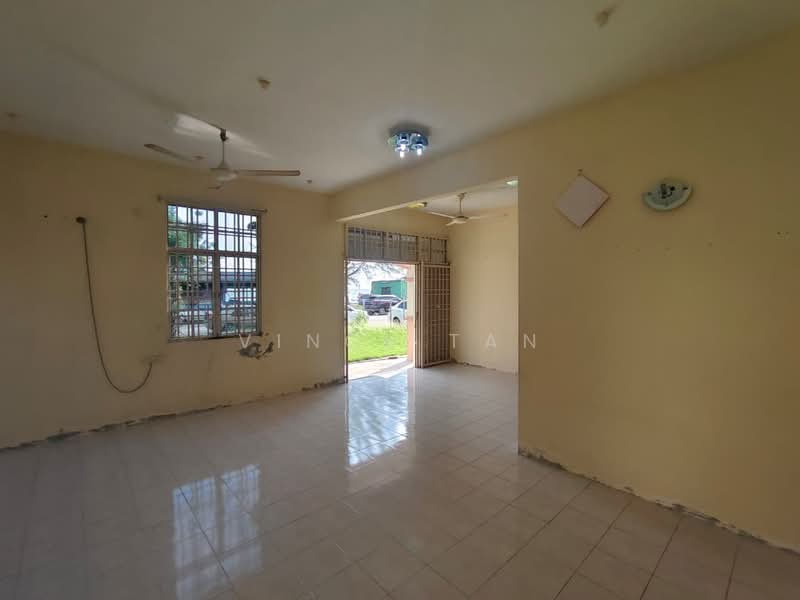 2-storey Terraced House for Sale in Teluk Kumbar (Penang) - Vince Tan - Living Room - PropertyGuru.com.my