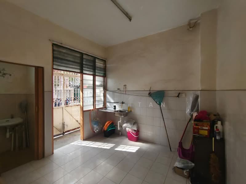 2-storey Terraced House for Sale in Teluk Kumbar (Penang) - Vince Tan - Kitchen - PropertyGuru.com.my