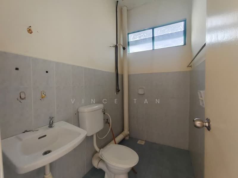 2-storey Terraced House for Sale in Teluk Kumbar (Penang) - Vince Tan - Bathroom - PropertyGuru.com.my