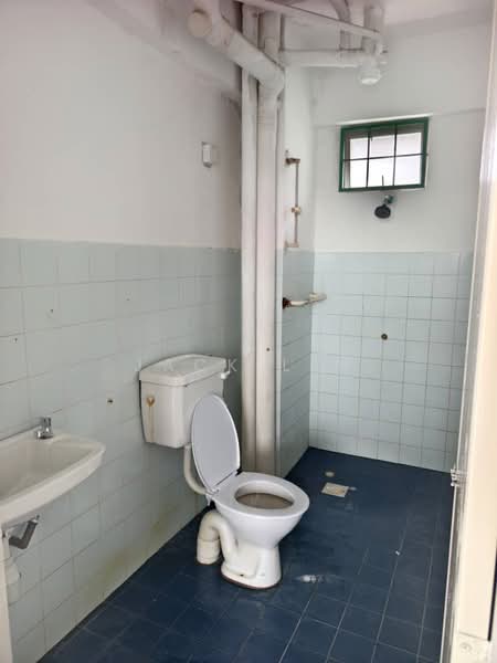 Pangsapuri untuk Disewa di Pangsapuri Seri Indah - Jack Lim - Bathroom - PropertyGuru.com.my