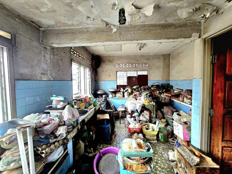 Terraced House for Sale in Seksyen 51a (Petaling Jaya) - Fauzan bin Sahrom - Kitchen - PropertyGuru.com.my