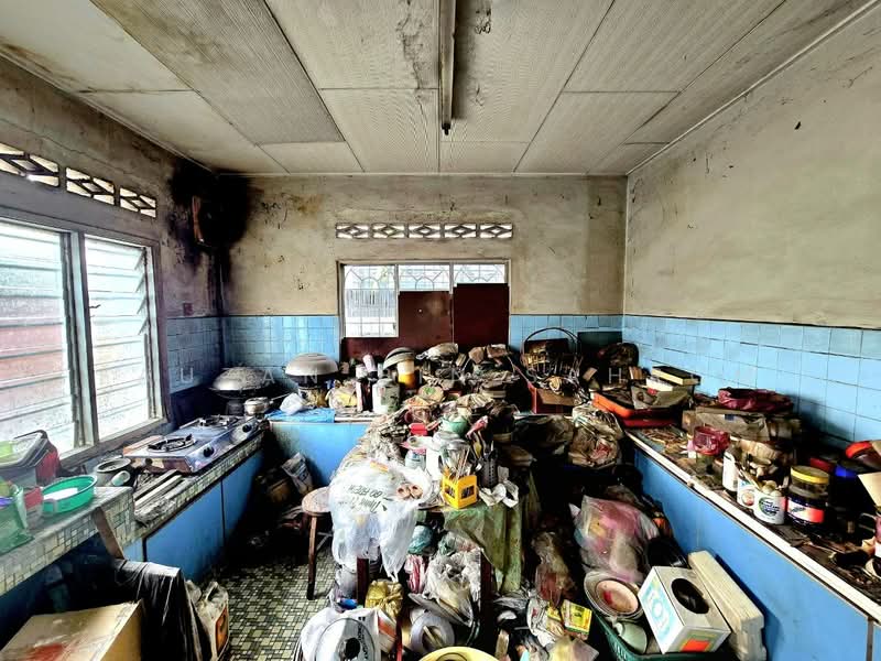Terraced House for Sale in Seksyen 51a (Petaling Jaya) - Fauzan bin Sahrom - Kitchen - PropertyGuru.com.my