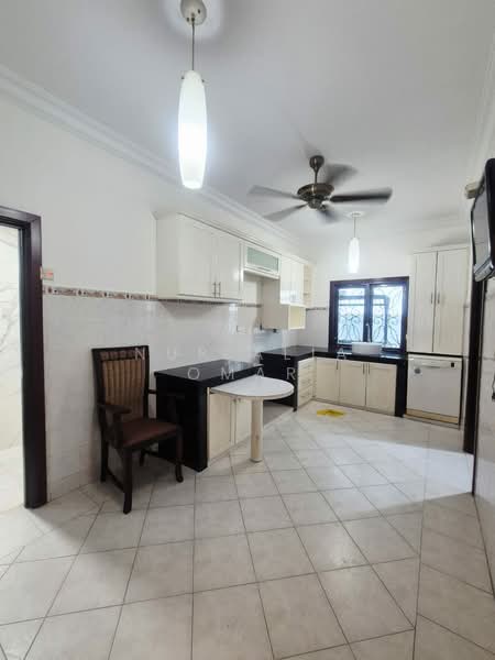 Semi-Detached House for Sale in Saujana Impian (Kajang) - Nur Alia Omar - Kitchen - PropertyGuru.com.my