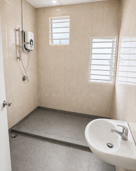 2-storey Terraced House for Sale in Kemuning Utama (Shah Alam) - Jim Ling - Bathroom - PropertyGuru.com.my