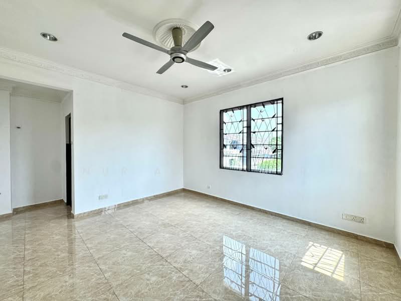 Semi-Detached House for Sale in Seksyen 27 (Shah Alam) - Nur Alia Omar - Living Room - PropertyGuru.com.my
