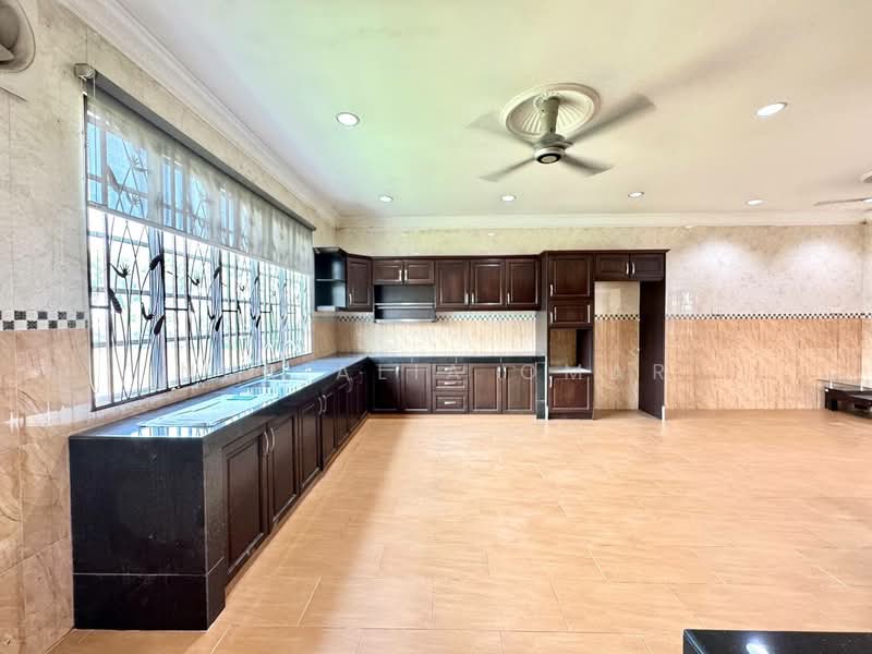 Semi-Detached House for Sale in Seksyen 27 (Shah Alam) - Nur Alia Omar - Kitchen - PropertyGuru.com.my