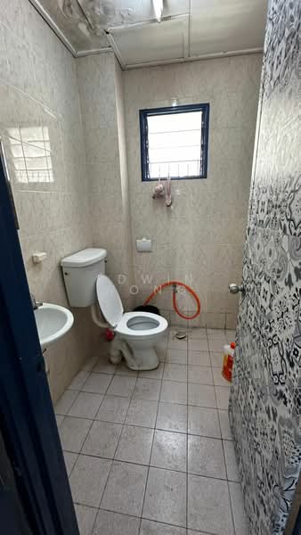 Apartment for Sale at Pangsapuri Seri Bintang - Edwin Wong - Bathroom - PropertyGuru.com.my