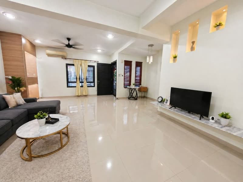 2-storey Terraced House for Sale in Valencia (Sungai Buloh) - Chanel Lee - Living Room - PropertyGuru.com.my