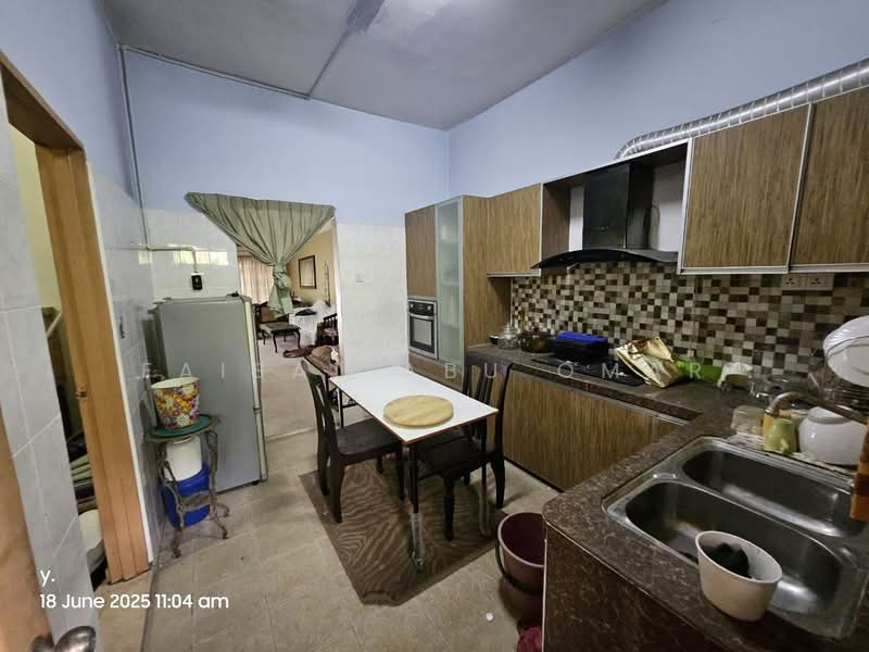 Rumah Teres 2 Tingkat untuk Dijual di Bukit Rahman Putra (Sungai Buloh) - Faisal Abu Omar - Kitchen - PropertyGuru.com.my
